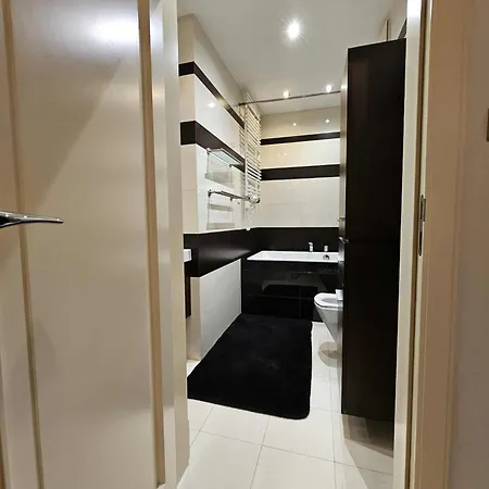 Royal Place 2 Bedrooms Wilanow Apartmán *