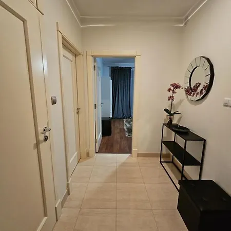 Royal Place 2 Bedrooms Wilanow 아파트 *