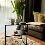 Royal Place 2 Bedrooms Wilanow 公寓